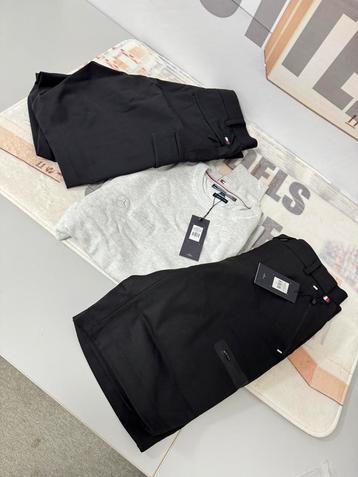 Tommy Hilfiger - Mercedes AMG Petronas Trui + 2 shorts broek beschikbaar voor biedingen