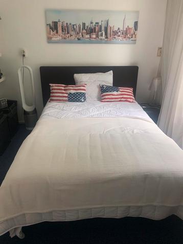 Boxspring Nieuw  210 cm lang x140cm beschikbaar voor biedingen