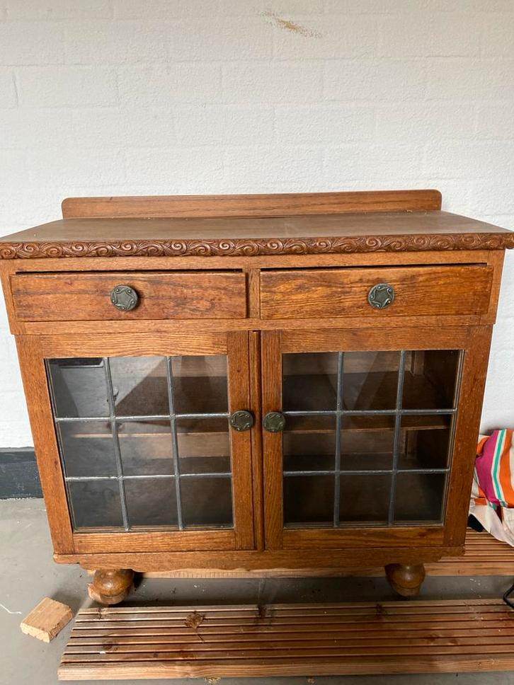 Antiek houten kastje met glazen deuren, Antiek en Kunst, Antiek | Meubels | Kasten, Ophalen of Verzenden