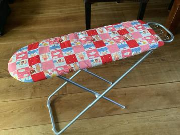 Kinderstrijkplank - In hoogte verstelbaar beschikbaar voor biedingen