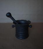 Oude vijzel met stamper van gietijzer, Antiek en Kunst, Verzenden