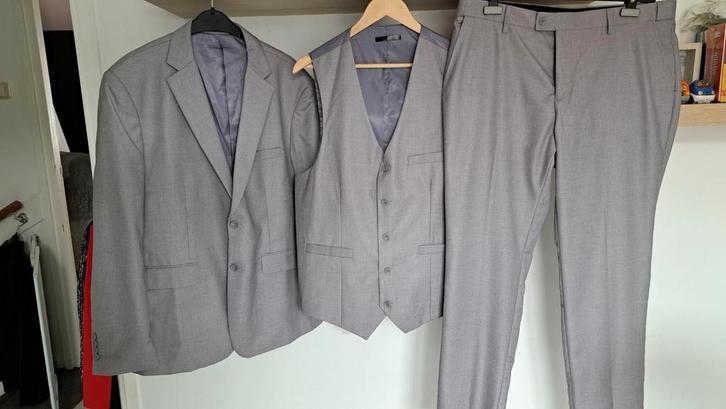 Nieuw grijs herenpak - 3 delig, Kleding | Heren, Kostuums en Colberts, Nieuw, Maat 56/58 (XL), Grijs, Ophalen of Verzenden
