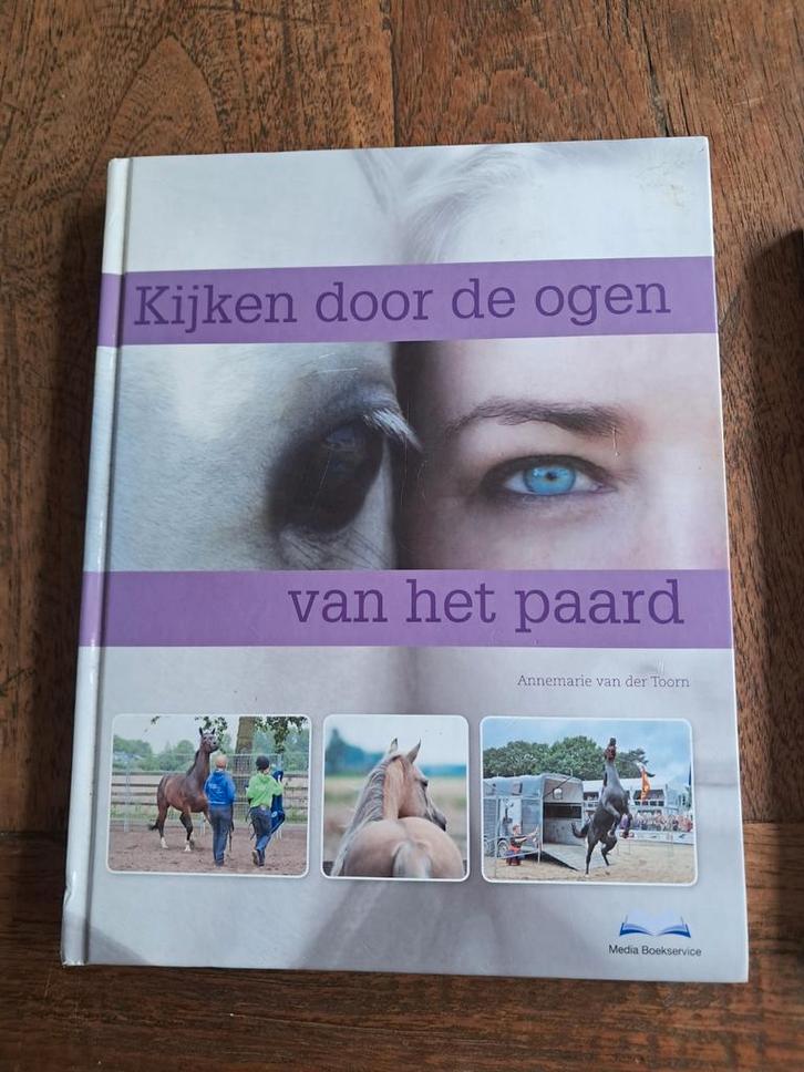 Kijken door de ogen van het paard - Annemarie Toorn, Boeken, Natuur, Ophalen of Verzenden