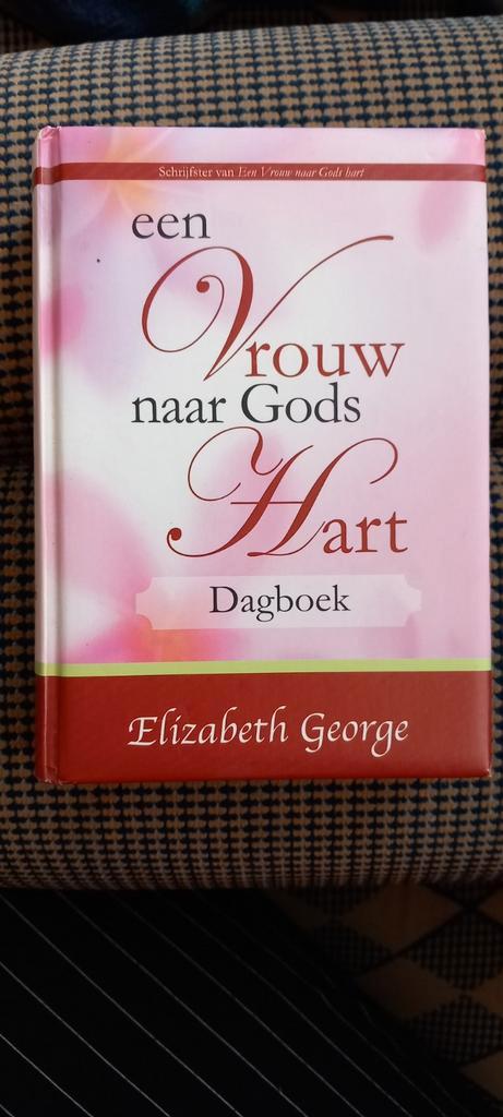 Elizabeth George - Een vrouw naar Gods hart, Boeken, Godsdienst en Theologie, Zo goed als nieuw, Ophalen of Verzenden