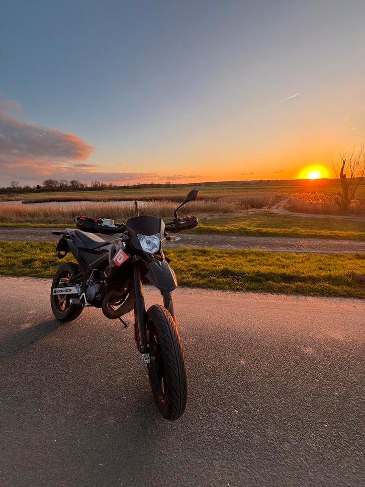 Mooie Derbi Senda 50cc, Fietsen en Brommers, Brommers | Derbi, Zo goed als nieuw, Maximaal 45 km/u, Ophalen