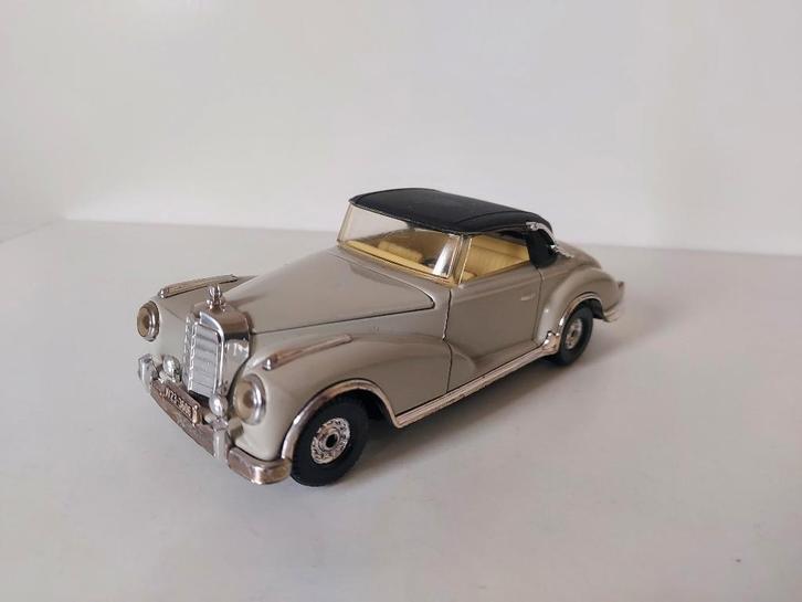 Corgi 806 1659 Mercedes-Benz 300S Cabriolet softtop grijs, Hobby en Vrije tijd, Modelauto's | 1:32, Zo goed als nieuw, Auto, Corgi
