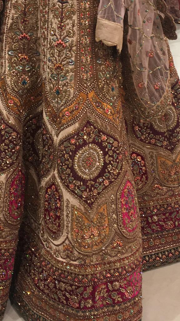 Nieuwe Bollywood Bruidslehenga met Steentjes, Kleding | Dames, Gelegenheidskleding, Nieuw, Overige kleuren, Ophalen of Verzenden