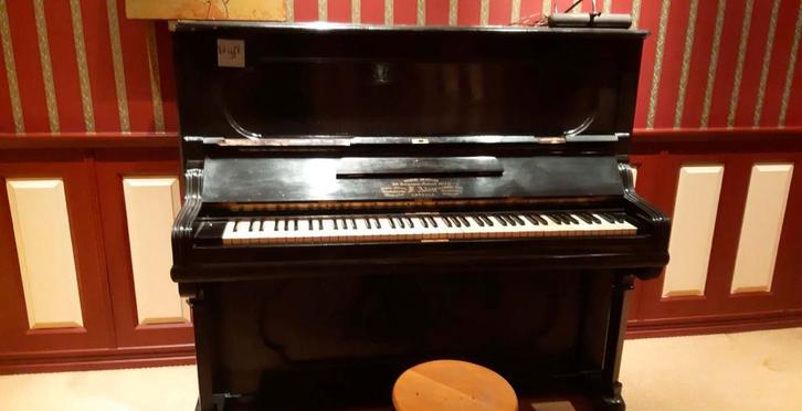 Wie kan ik blijmaken met mijn mooie piano - adam F crefelt, Muziek en Instrumenten, Piano's, Gebruikt, Piano, Zwart, Ophalen