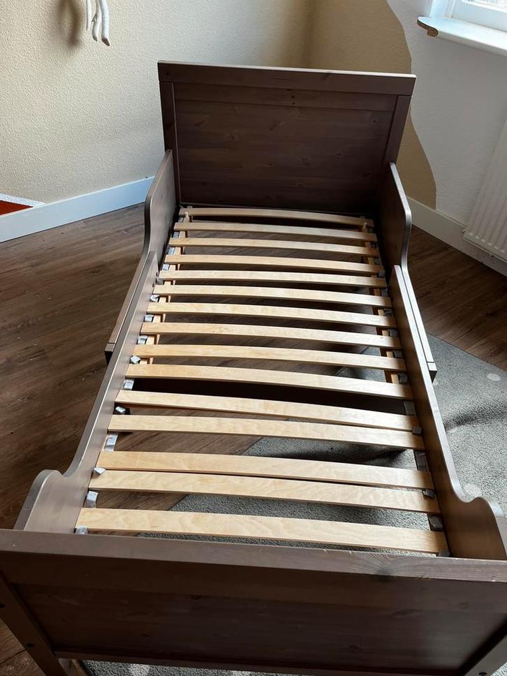 Ikea Sundvik meegroeibed in bruine kleur 80 x 200, Huis en Inrichting, Slaapkamer | Bedden, Zo goed als nieuw, Eenpersoons, 80 cm