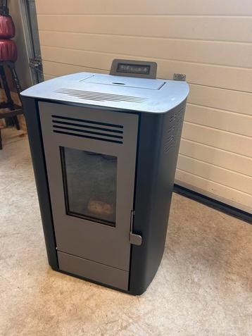 FirePlus Julia pelletkachel zwart-grijs 7,5 kW beschikbaar voor biedingen