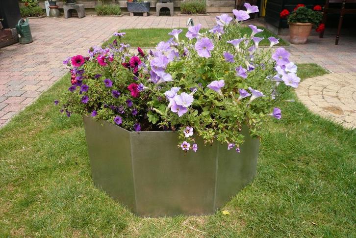 bloembak buiten RVS, Tuin en Terras, Bloembakken en Plantenbakken, Zo goed als nieuw, Metaal, Tuin, 30 tot 60 cm, 60 tot 100 cm