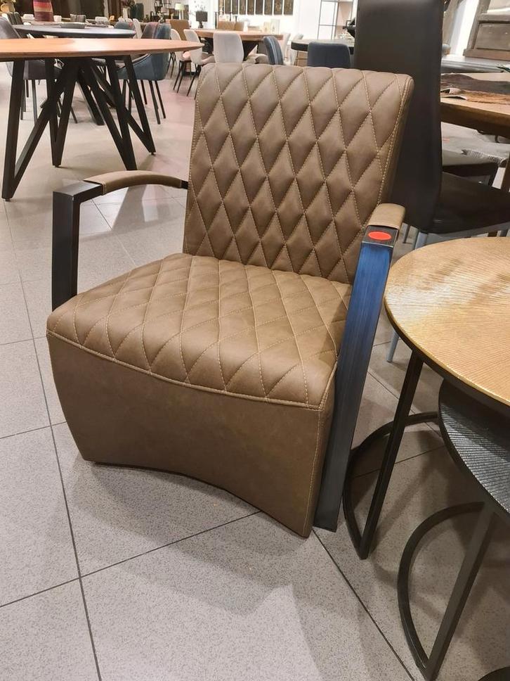 Nieuwe luxe fauteuil leer bruin van €499 nu voor €245, Huis en Inrichting, Fauteuils, Nieuw, Hout, Kunststof, Leer, Metaal, Stof