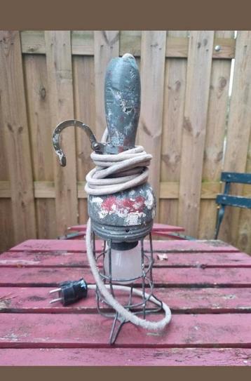 Stoere industriële antieke verflamp sober curiosa industriee beschikbaar voor biedingen