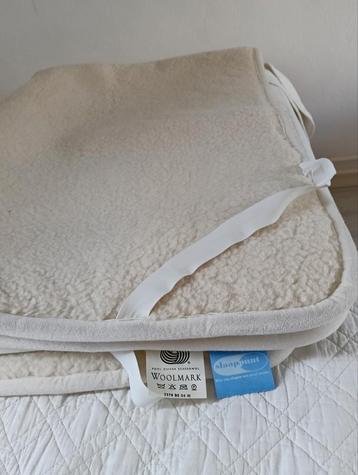 Onderdelen 1000% Merinowol. Gewicht 5,7 kg. 190x140 cm.  beschikbaar voor biedingen