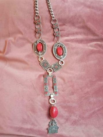 Vintage artistieke zilverkleurige ketting + oorbellen. beschikbaar voor biedingen