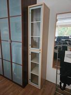 Ikea Magiker vitrinekast met 2 glazen deuren, Huis en Inrichting, Kasten | Overige, Ophalen, Zo goed als nieuw
