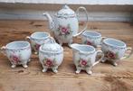 7 Delig brocante koffie/ thee servies roze rozen op pootjes, Overige typen, Overige stijlen, Gebruikt, Ophalen of Verzenden