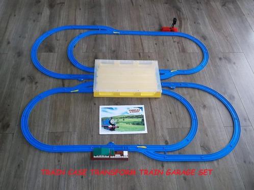 Tomy Takara Train Case Transform Train Garage Set, Kinderen en Baby's, Speelgoed | Thomas de Trein, Gebruikt, Ophalen of Verzenden