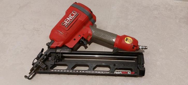 Senco FINISHPRO 42XP Spijkermachine met opbergkoffer, Doe-het-zelf en Verbouw, Gereedschap | Overige machines, Gebruikt, Ophalen of Verzenden