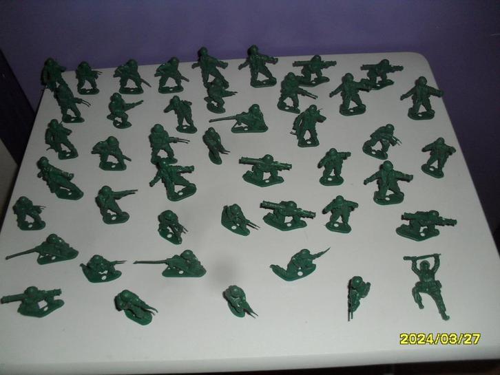 Grote verzameling, Vintage, soldaten en legervoertuigen, Verzamelen, Poppetjes en Figuurtjes, Zo goed als nieuw, Ophalen of Verzenden