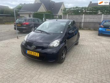 Toyota Aygo toyota aygo 1.0 zwart 5 deurs airco beschikbaar voor biedingen