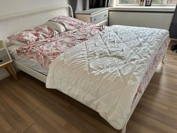 Mooi wit bed 