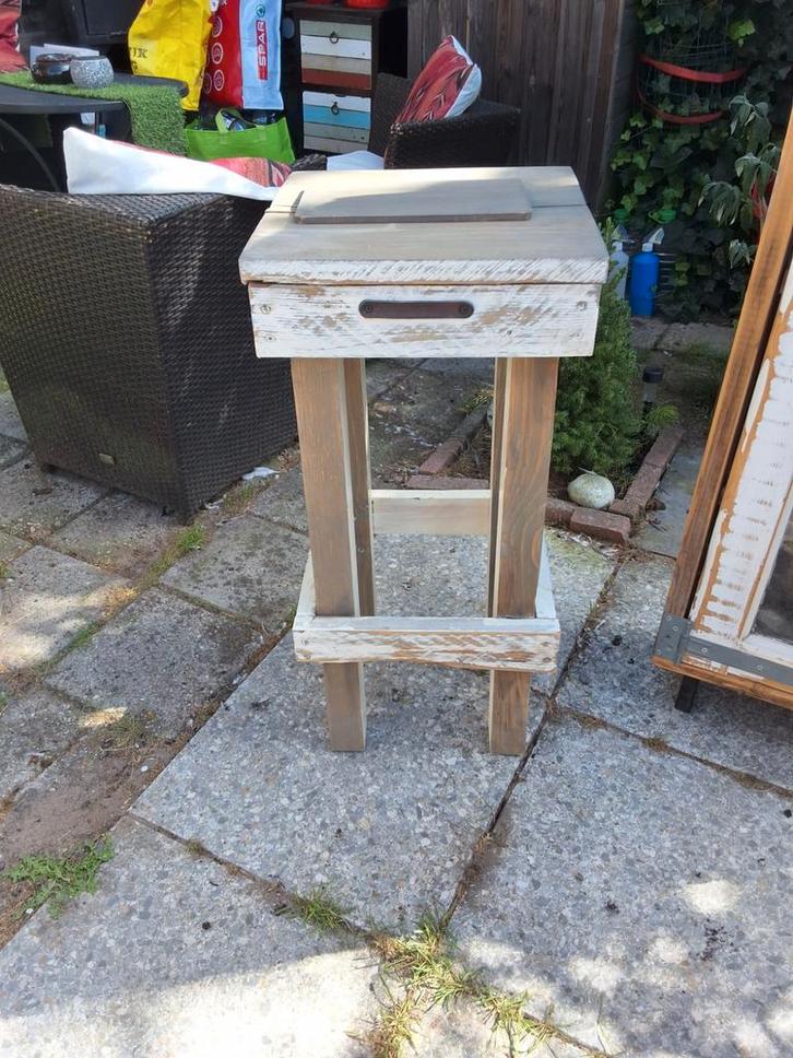 Planten Tafel / Kruk, Huis en Inrichting, Barkrukken, Gebruikt, 60 tot 90 cm, Hout, 1 kruk, Ophalen