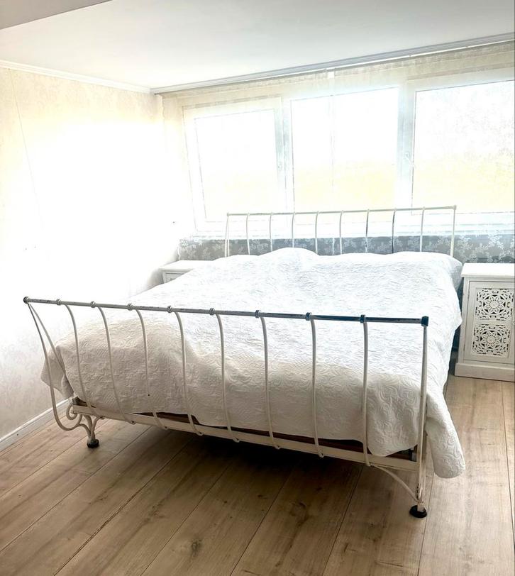 Vintage Gietijzeren Spijlenbed met elektrische Lattenbodems, Huis en Inrichting, Slaapkamer | Bedden, Gebruikt, Tweepersoons, 180 cm