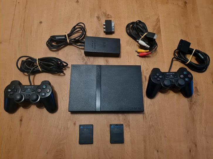 PlayStation 2 slim + controllers, memorycards en game, Spelcomputers en Games, Spelcomputers | Sony PlayStation 2, Zo goed als nieuw