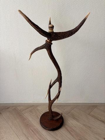Antiek gewei sculptuur / standaard / decoratie beschikbaar voor biedingen