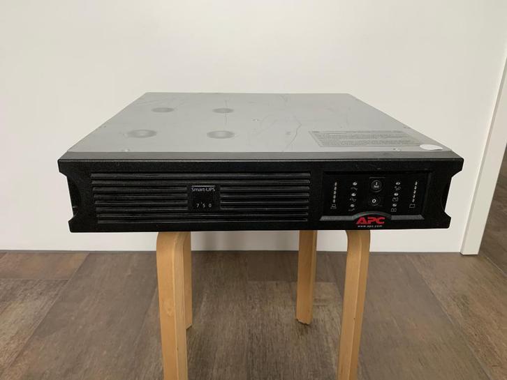 APC SUA750RMI2U Smart-UPS 750VA USB RM 2U 230V AS0938112448, Computers en Software, Noodvoedingen (UPS), Gebruikt, Ophalen of Verzenden