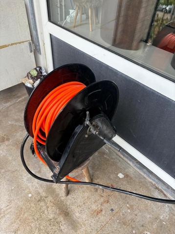 slang haspel beschikbaar voor biedingen