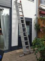 Altrex driedelige lader. 12 sporten totale lengte 8.5 M, Doe-het-zelf en Verbouw, Ladders en Trappen, Ophalen, Zo goed als nieuw