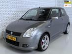 Suzuki Swift 1.3 GLS Airco APK Keyless SPORT LMV 17" (2005), Auto's, Gebruikt, 400 kg, Swift, Bedrijf