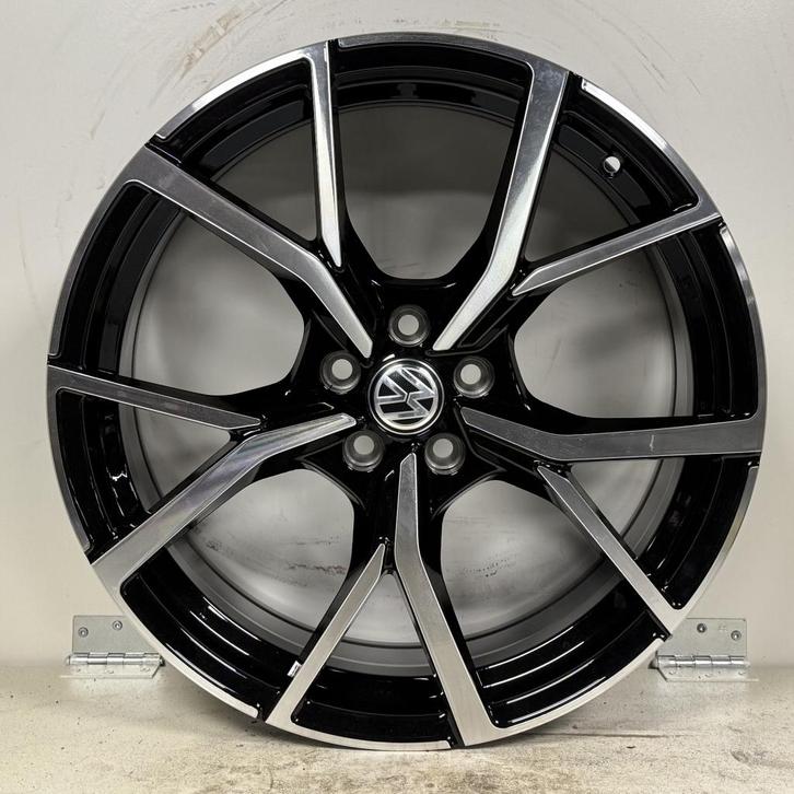 18 inch Estoril VW Polo TCross Audi A1 5x100 215/40/18 Et40, Auto-onderdelen, Banden en Velgen, Banden en Velgen, Zomerbanden