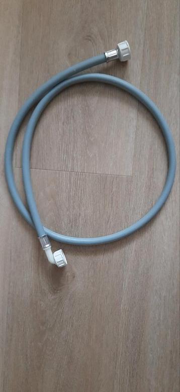 Een nieuwe wasmachine aanvoerslang.
150 cm lang.

 beschikbaar voor biedingen