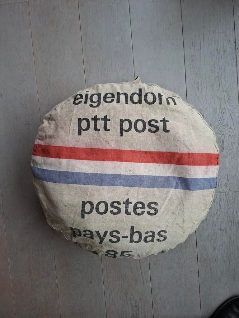 PTT postzakpoef.  Poef. Zitzak 50x23cm., Ophalen of Verzenden