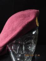 3 rode baretten met emblemen, Verzamelen, Militaria | Algemeen, Ophalen, Landmacht, Nederland, Embleem of Badge