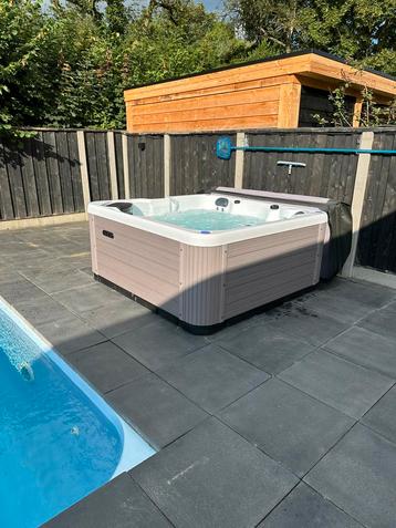 Nieuwe spa jacuzzi 2 ligplaatsen AFHAALPRIJS beschikbaar voor biedingen