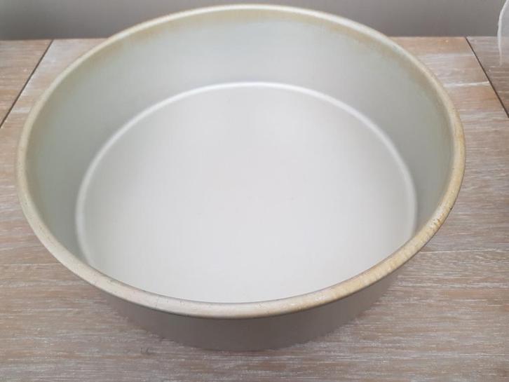 Wilton bakvorm PME 25cm rond 8cm hoog, Hobby en Vrije tijd, Taarten en Cupcakes maken, Gebruikt, Bakvorm, Taarten, Ophalen of Verzenden