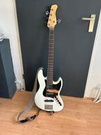 Sire Marcus Miller V3-5 antique white, Muziek en Instrumenten, Snaarinstrumenten | Gitaren | Bas, Ophalen, Zo goed als nieuw