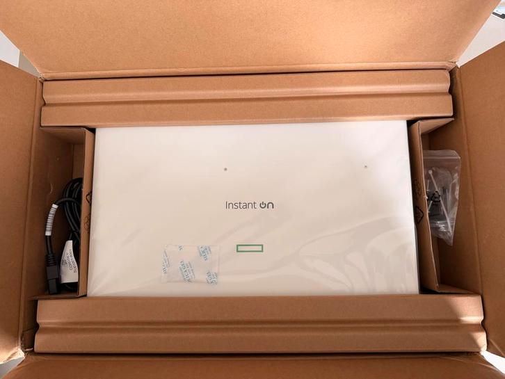 Aruba Instant On 1930 48G Switch - Nieuw in doos!, Computers en Software, Netwerk switches, Nieuw, Ophalen of Verzenden