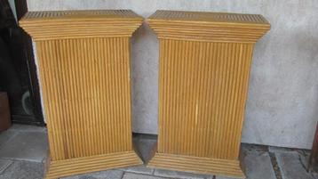 Set bijzondere vintage bamboe zuilen piedestal plantentafel beschikbaar voor biedingen