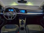 Volkswagen Golf 1.0 TSI 110 PK Stoelverw Stuurverw Sfeer Acc, Voorwielaandrijving, Stof, Gebruikt, Zwart