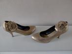 Leuke gouden ,,pumps,voor kerst .merk Sacha, Ophalen of Verzenden, Zo goed als nieuw, Overige kleuren