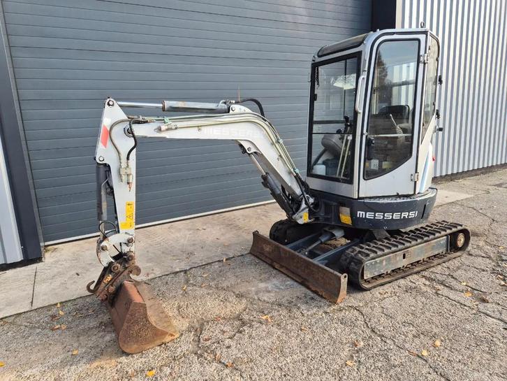 Messersi M-22U Minigraver Graafmachine (bj 2007), Zakelijke goederen, Machines en Bouw | Kranen en Graafmachines, Graafmachine