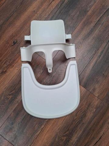 ⚪️Witte Stokke Babyset en Playtray⚪️ beschikbaar voor biedingen