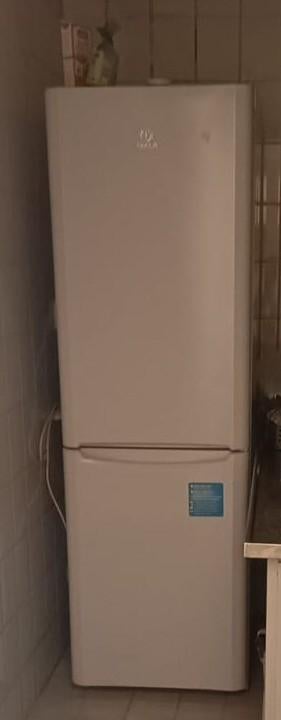 Indesit koelkast en vriezer, Witgoed en Apparatuur, Koelkasten en IJskasten, Ophalen of Verzenden, Gebruikt, Met vriesvak, 160 cm of meer