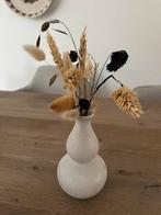Vaasje met droogbloemen, Huis en Inrichting, Wit, Aardewerk of Porselein, Ophalen of Verzenden, Zo goed als nieuw