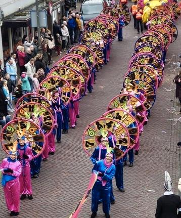 78 pakken carnaval loopgroep optocht + 50 klokken️ tijd⏰️ beschikbaar voor biedingen